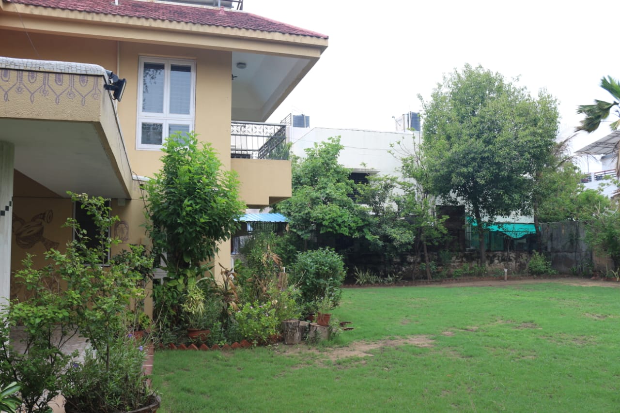 JR1010 - Bopal (Ahmedabad) માં 900 વારનો લક્ઝરી બંગલો વેચાણ માટે – Prime Location સાથે Garden & Modern Amenities