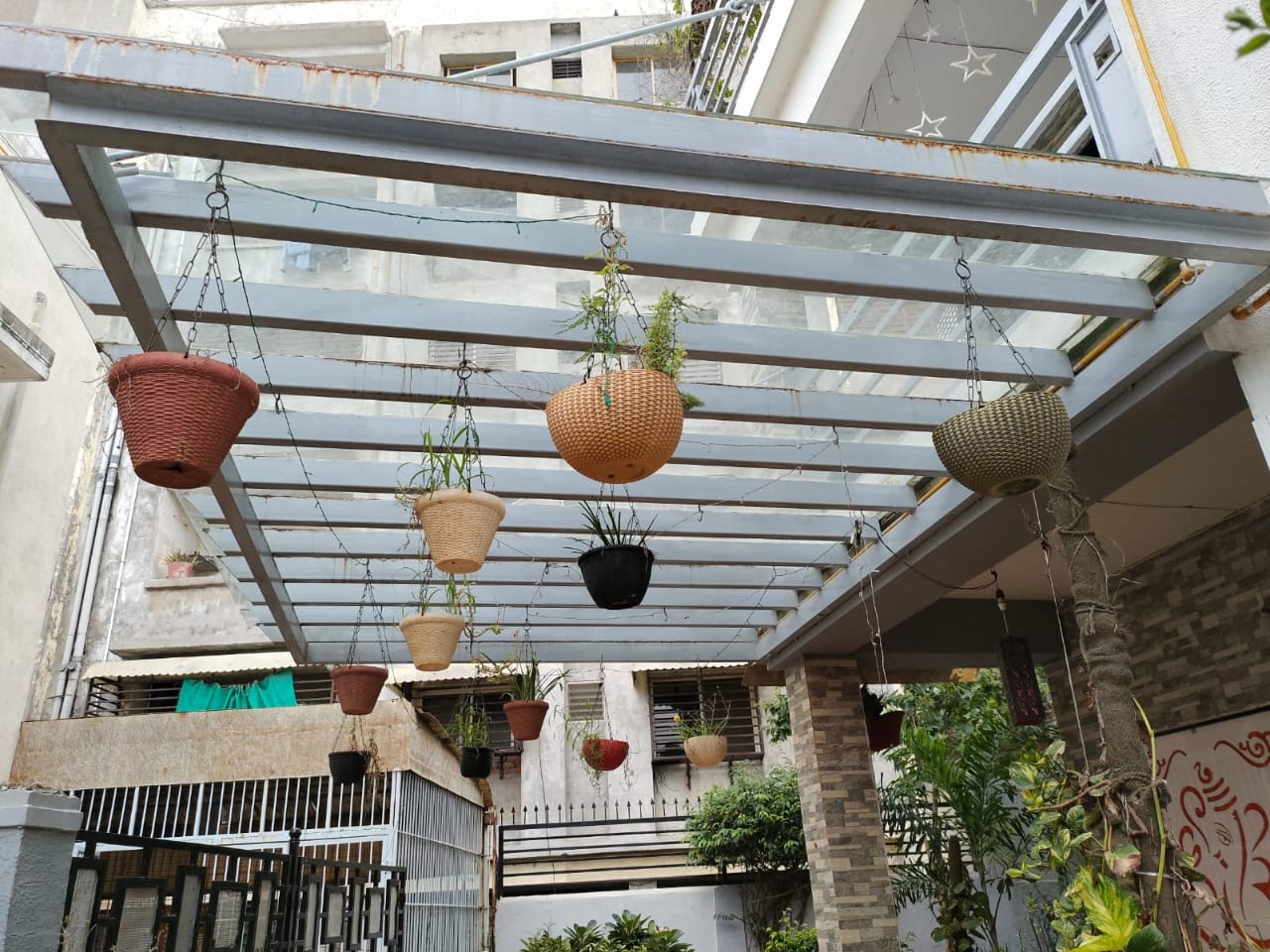 JR1023 - મોટેરા (અમદાવાદ) ખાતે 319 Sq. Yards નો Fully Furnished Bungalow વેચાણ માટે — Private Garden અને Terrace Garden સાથે