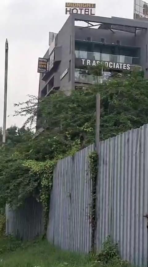 JR1058 - ગોતા માં રોડ ટચ 8200 વારનો ખુલ્લો પ્લોટ વેચાણ માટે - પ્રાઈમ રોડ-ટચ લોકેશન