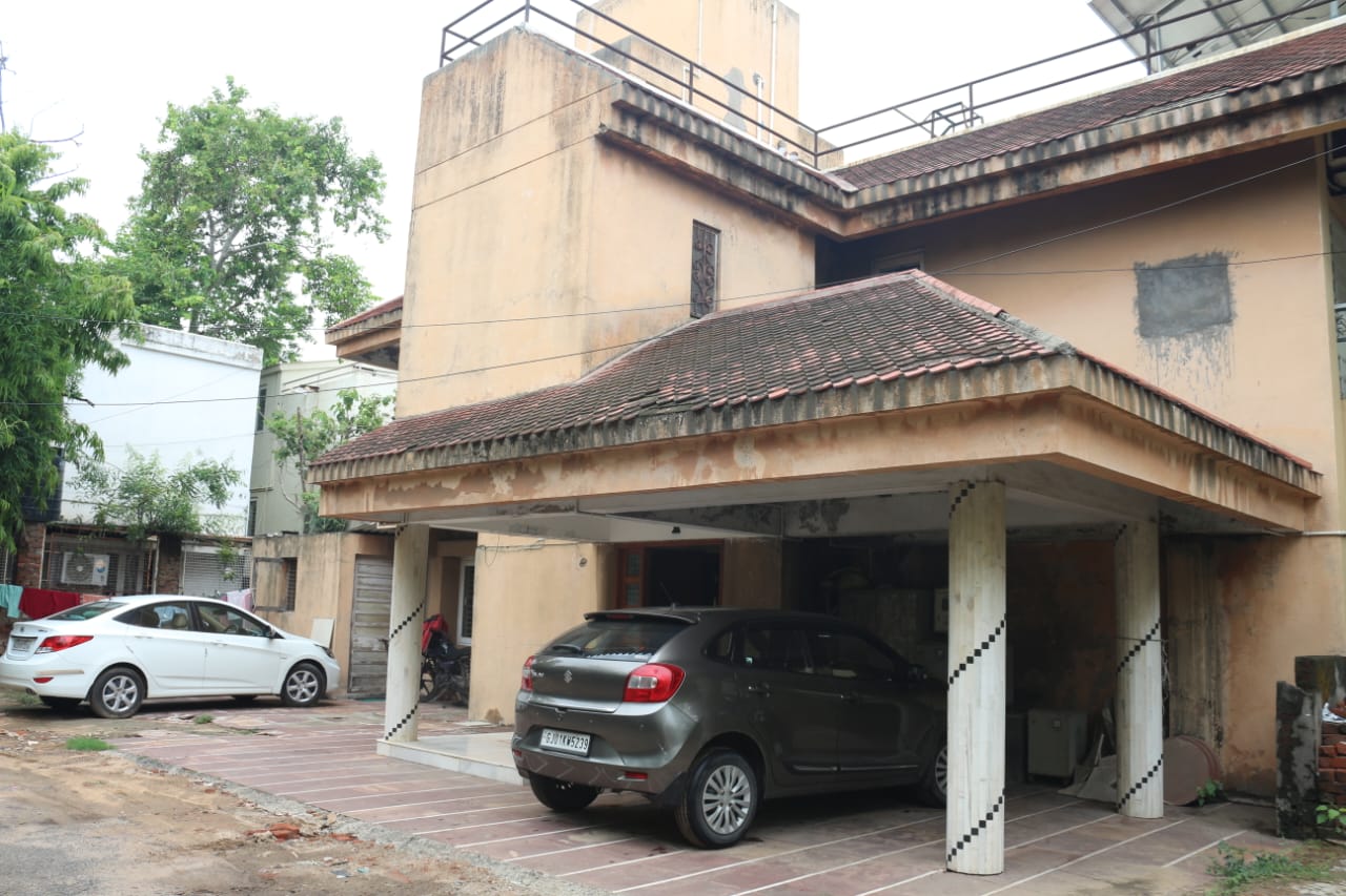 JR1010 - Bopal (Ahmedabad) માં 900 વારનો લક્ઝરી બંગલો વેચાણ માટે – Prime Location સાથે Garden & Modern Amenities