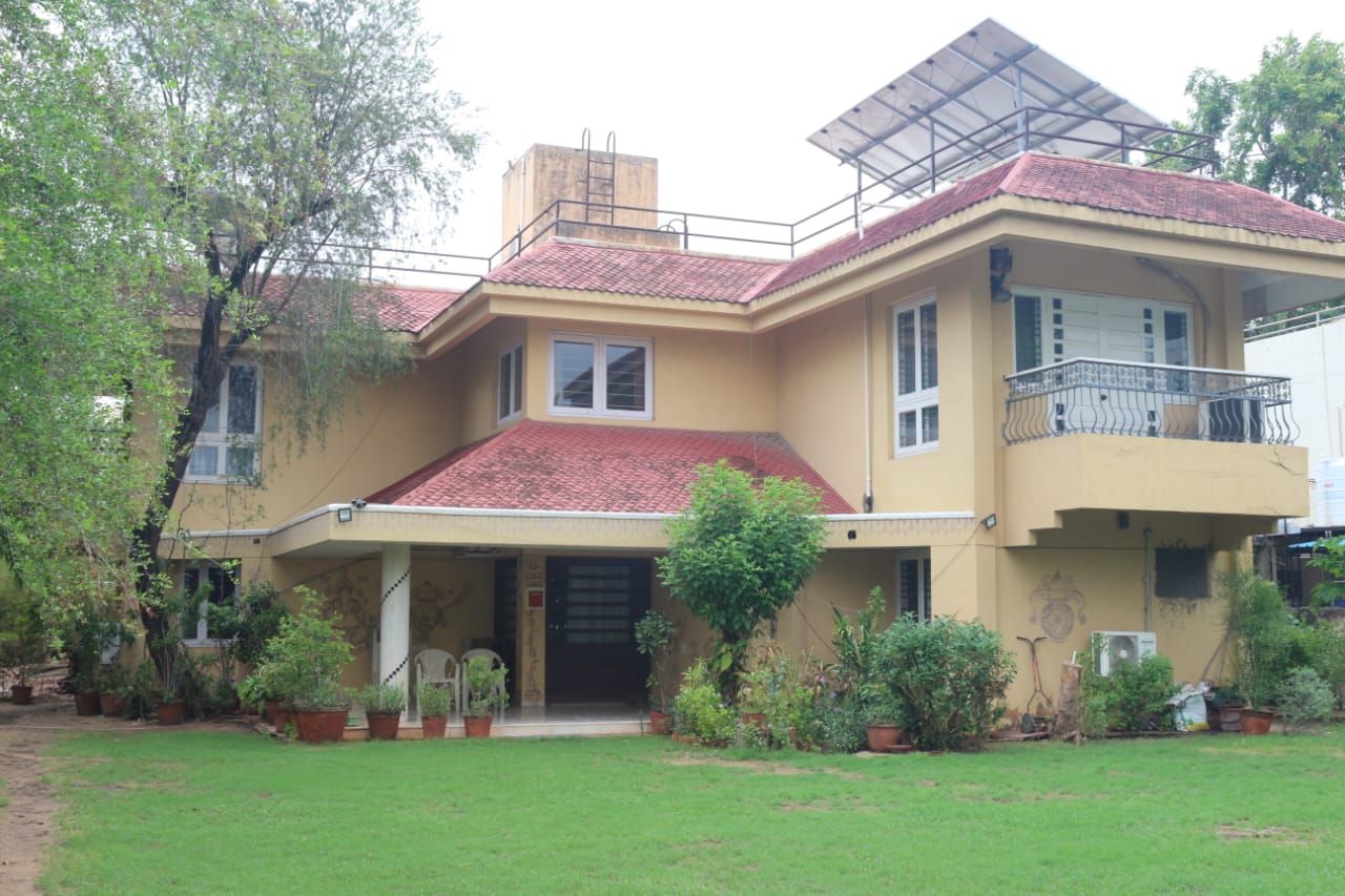 JR1010 - Bopal (Ahmedabad) માં 900 વારનો લક્ઝરી બંગલો વેચાણ માટે – Prime Location સાથે Garden & Modern Amenities