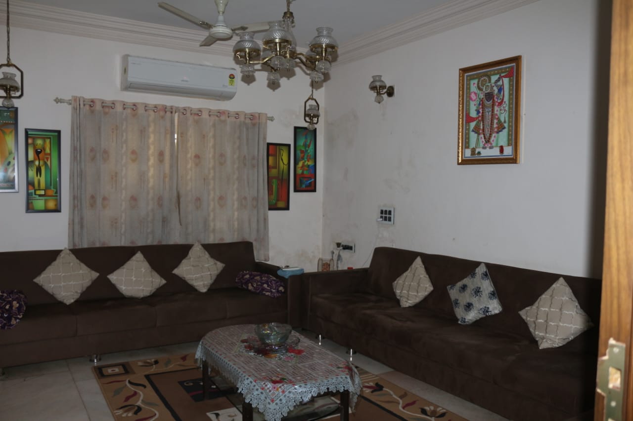 JR1010 - Bopal (Ahmedabad) માં 900 વારનો લક્ઝરી બંગલો વેચાણ માટે – Prime Location સાથે Garden & Modern Amenities