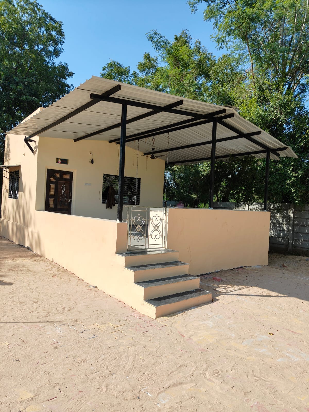 JR1018 - Sadara Village (Mahemdavad) ખાતે 2.5 વીઘા તૈયાર Farm House વેચાણ માટે — ફળના છોડ, બોર અને RCC દીવાલ