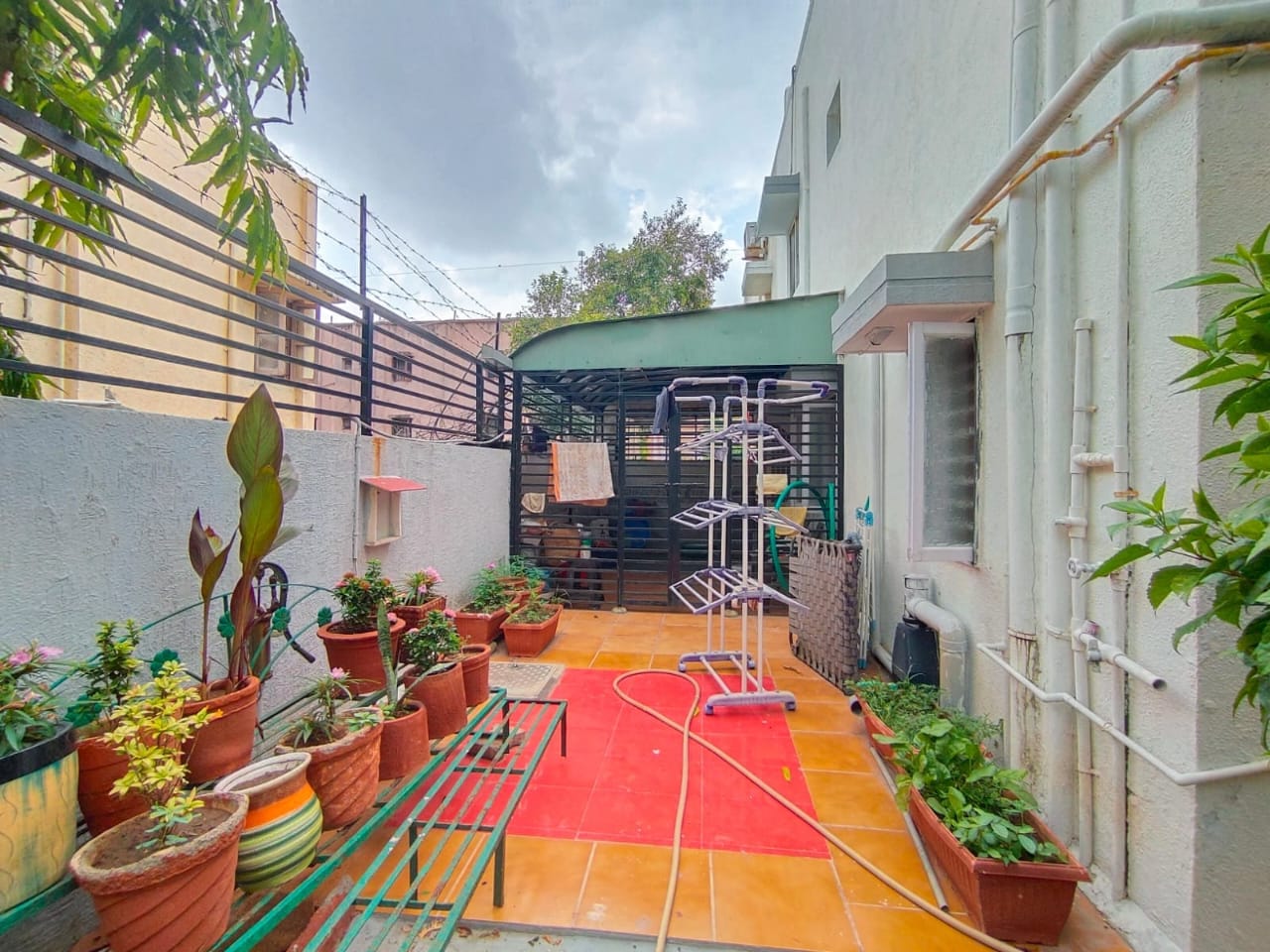 JR1023 - મોટેરા (અમદાવાદ) ખાતે 319 Sq. Yards નો Fully Furnished Bungalow વેચાણ માટે — Private Garden અને Terrace Garden સાથે