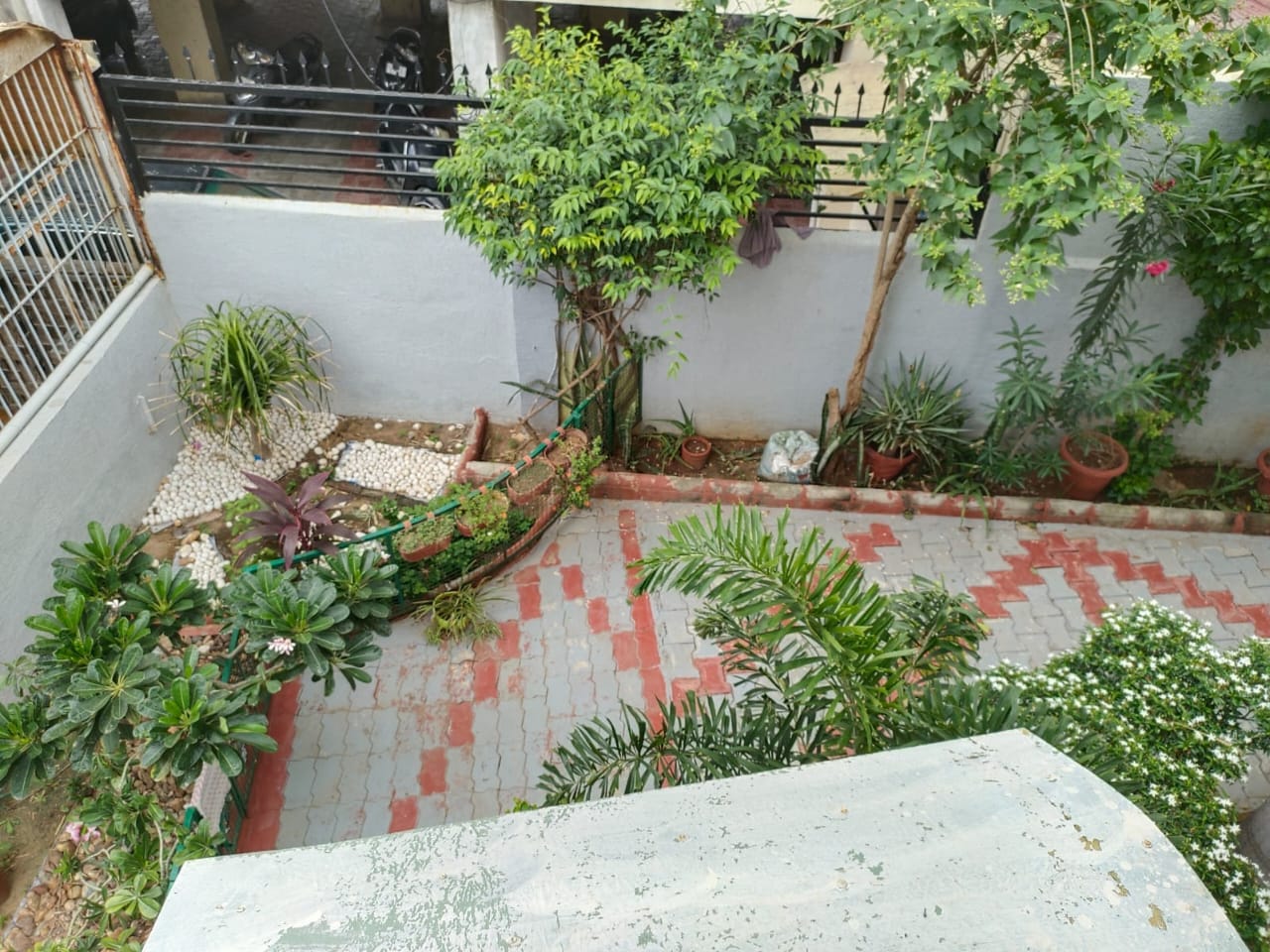 JR1023 - મોટેરા (અમદાવાદ) ખાતે 319 Sq. Yards નો Fully Furnished Bungalow વેચાણ માટે — Private Garden અને Terrace Garden સાથે