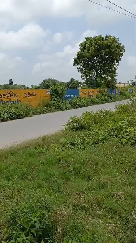 JR1055 - ગાંધીનગર (કુડાસણ) માં 3.5 વીઘા રોડ ટચ જમીન વેચાણ માટે – Title Clear & Compound Wall સાથે