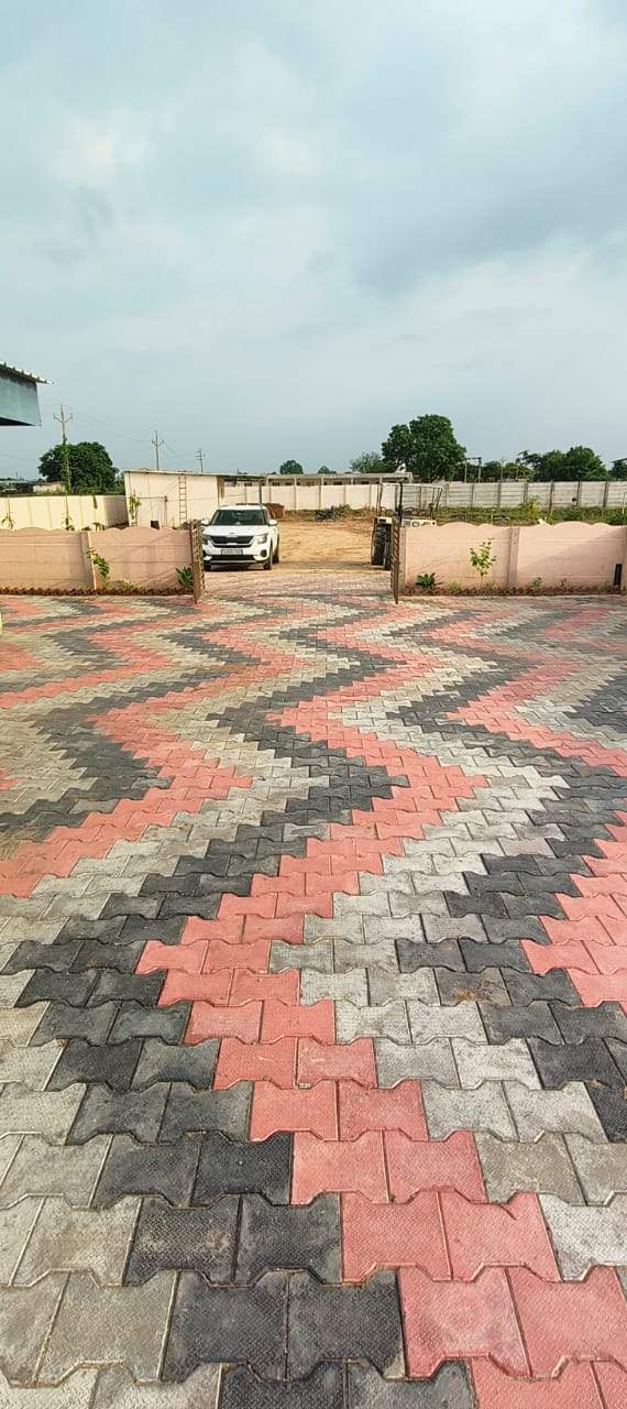 JR1060 - કડી (ઊંટવા ગામ) ખાતે 3 વિઘાનું તૈયાર ફાર્મ હાઉસ વેચાણ માટે — વિશાળ ખુલ્લી જગ્યા સાથે