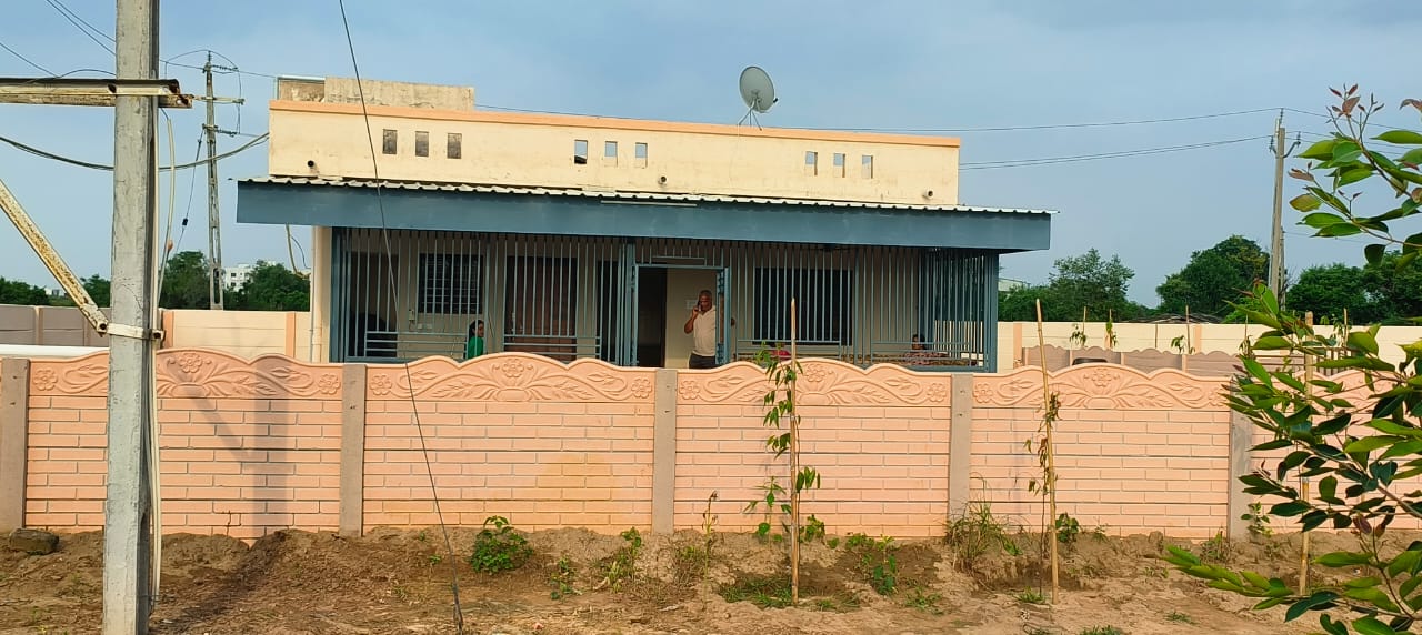 JR1060 - કડી (ઊંટવા ગામ) ખાતે 3 વિઘાનું તૈયાર ફાર્મ હાઉસ વેચાણ માટે — વિશાળ ખુલ્લી જગ્યા સાથે